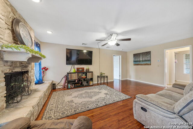 Image 9 of 34 For 6722 Chelsea Wood