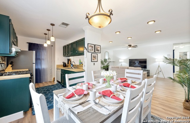 Image 4 of 17 For 16414 Spruce Cove St