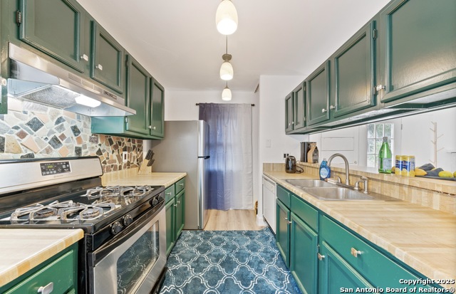 Image 5 of 17 For 16414 Spruce Cove St