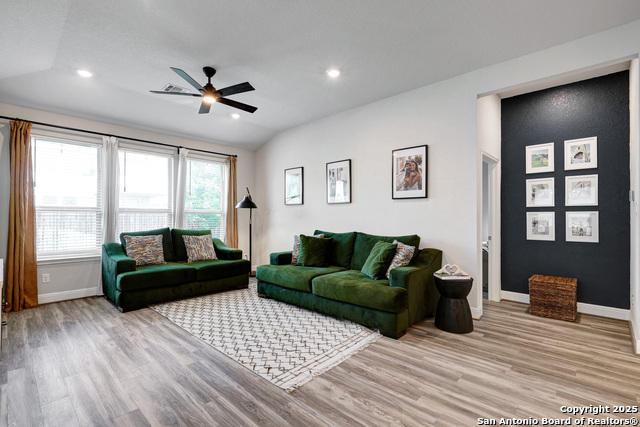 Image 14 of 33 For 2423 Olive Way