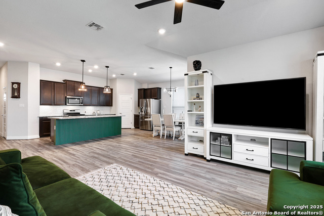 Image 15 of 33 For 2423 Olive Way