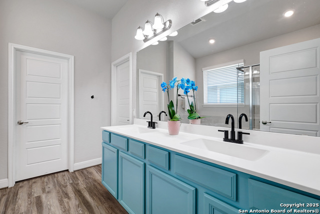 Image 18 of 33 For 2423 Olive Way