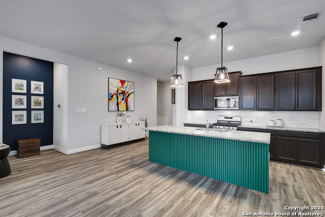 Image 4 of 33 For 2423 Olive Way