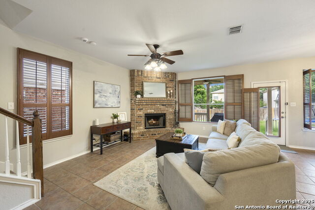 Image 9 of 48 For 6110 Briscoe Leaf