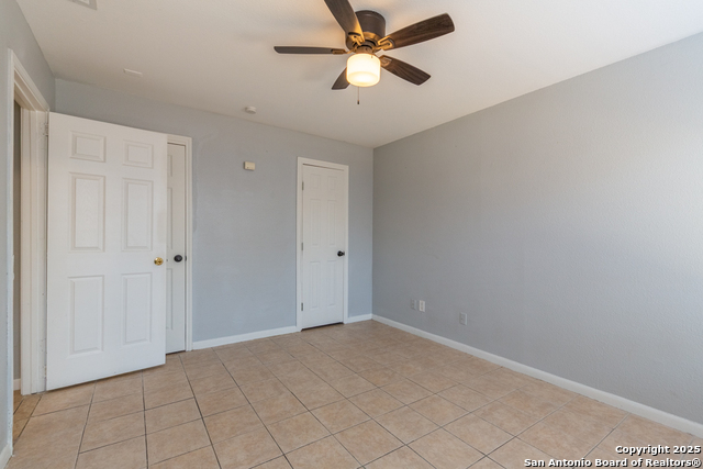 Image 11 of 19 For 7642 Oak Chase