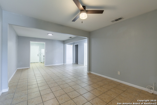 Image 4 of 19 For 7642 Oak Chase