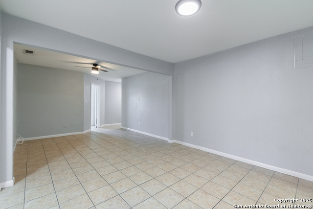 Image 6 of 19 For 7642 Oak Chase