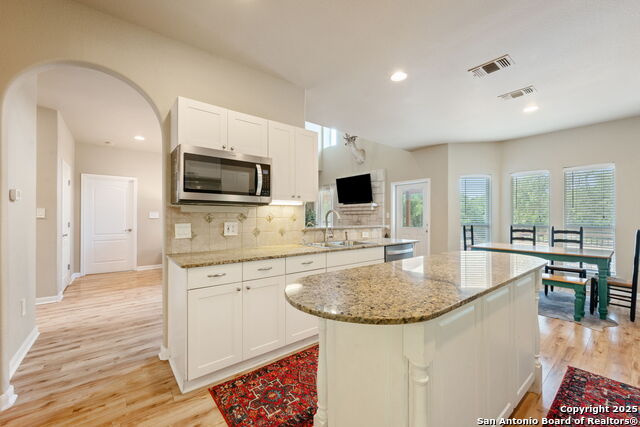 Image 16 of 30 For 102 Kendall View Dr