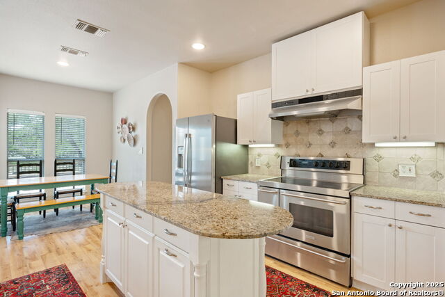 Image 4 of 30 For 102 Kendall View Dr