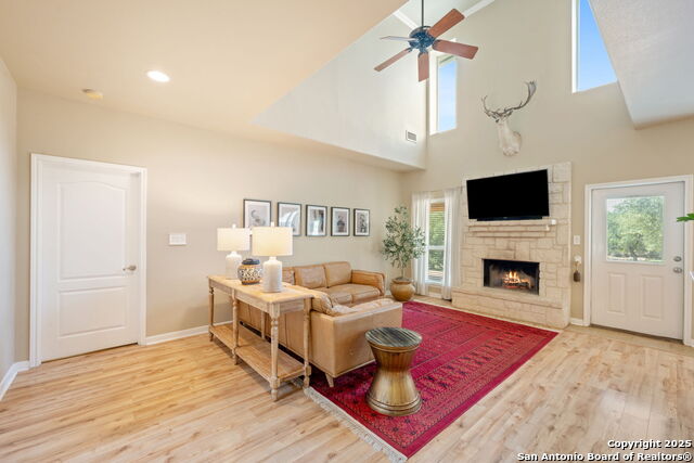 Image 5 of 30 For 102 Kendall View Dr