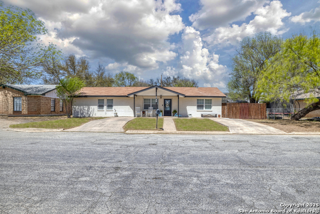 Details for 722 Barton  , Uvalde, TX 78801