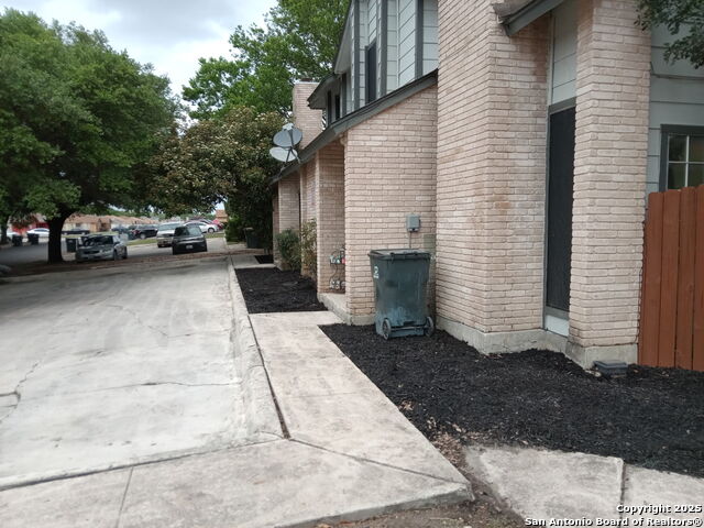 Image 2 of 5 For 7518 Oak Chase