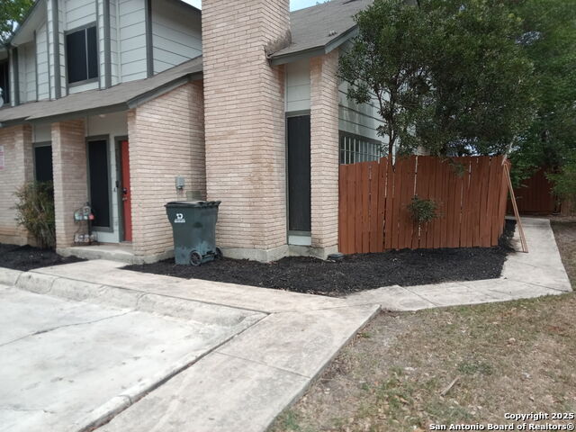 Image 3 of 5 For 7518 Oak Chase