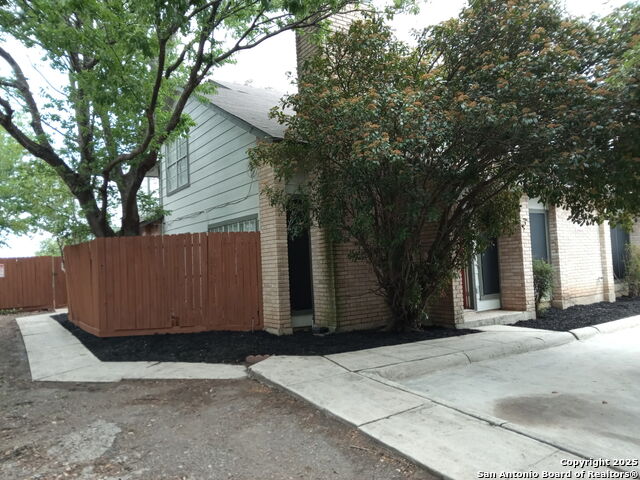 Image 4 of 5 For 7518 Oak Chase