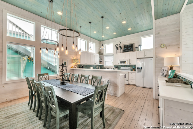 Listing photo id 3 for 2525 11th St #49 S