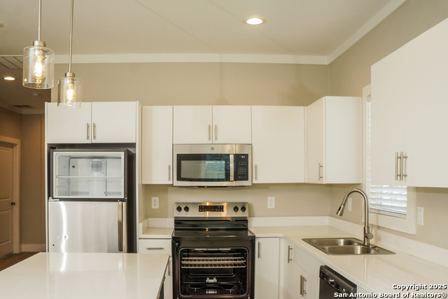 Listing photo id 8 for 2115 Houston W