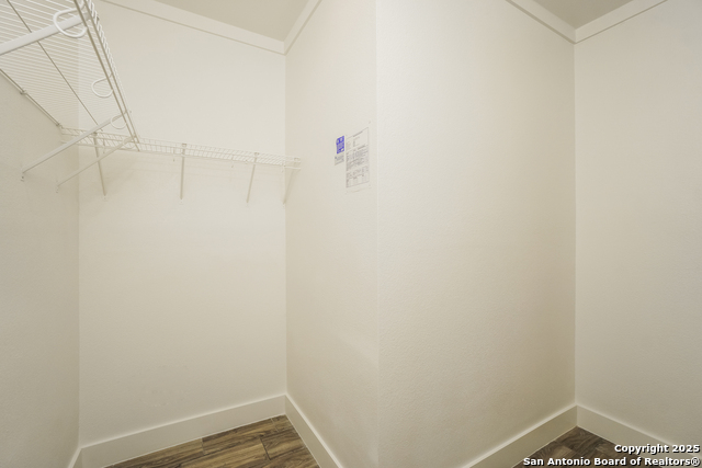 Listing photo id 9 for 2115 Houston W