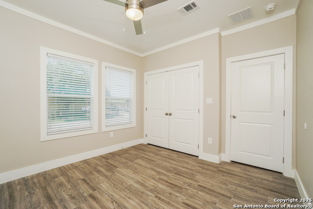 Listing photo id 18 for 2115 Houston W