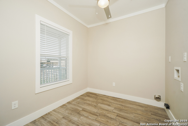 Listing photo id 19 for 2115 Houston W