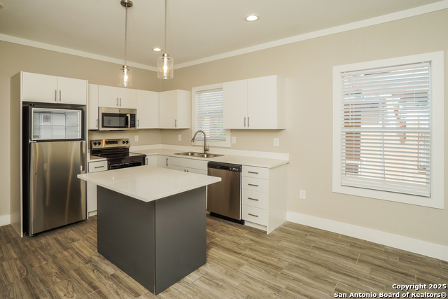 Listing photo id 6 for 2115 Houston W