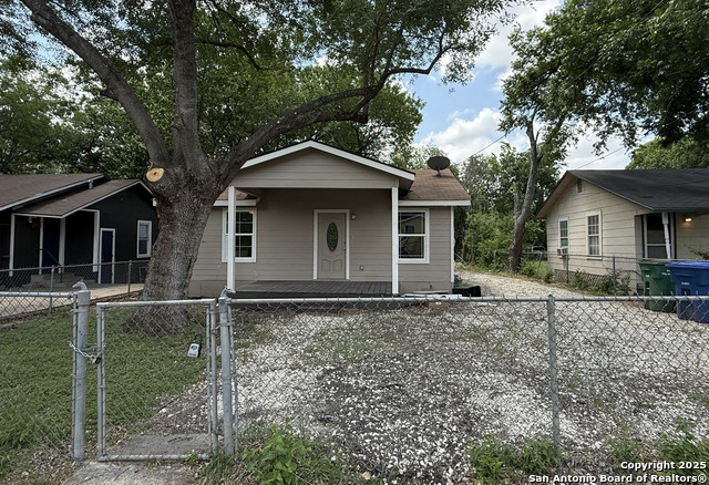 Image 2 of 13 For 520 Mayfield W 1