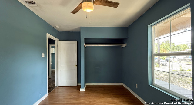 Image 4 of 13 For 520 Mayfield W 1