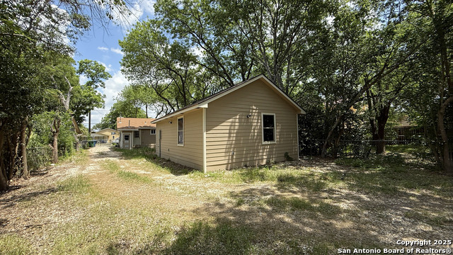 Image 7 of 7 For 520 Mayfield W 2