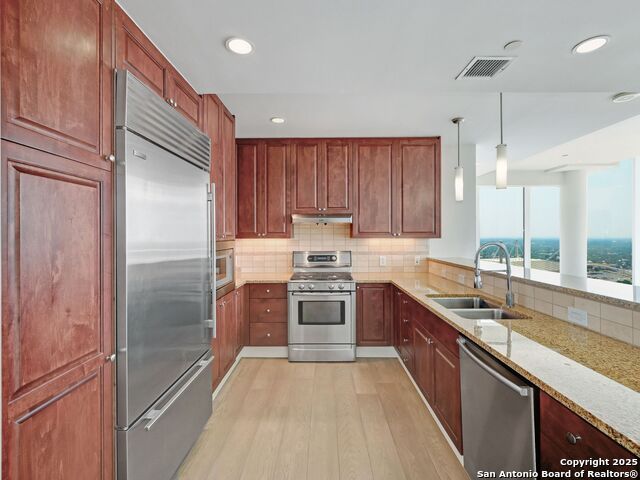 Image 9 of 26 For 610 Market E 3107