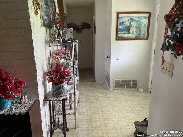 Image 18 of 38 For 6823 Whitland S