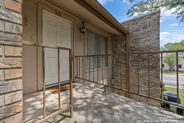 Image 4 of 34 For 9419 Powhatan  504
