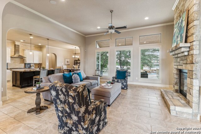 Listing photo id 11 for 24227 Vecchio
