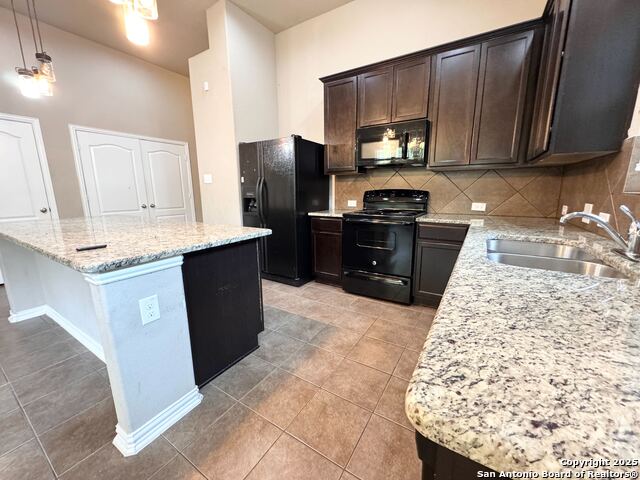 Image 3 of 19 For 8235 Breezy Cove
