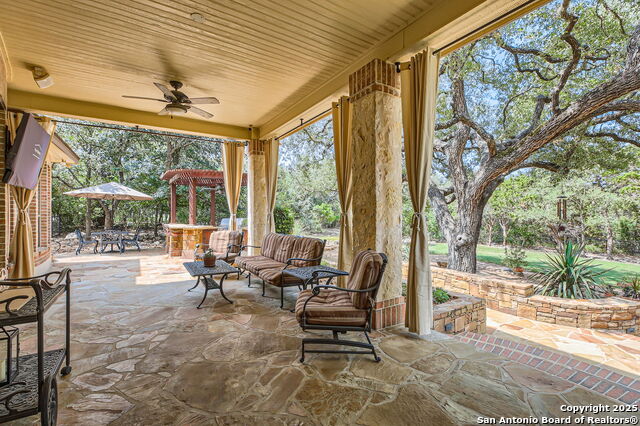 Listing photo id 32 for 12424 Andice