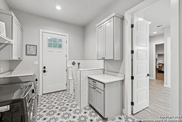 Image 21 of 46 For 406 Arthur Ct