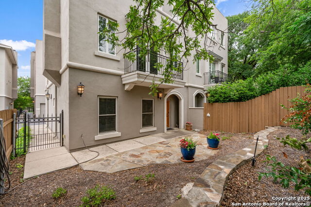 Image 2 of 36 For 225 Mulberry E 211-2