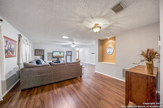 Listing photo id 8 for 7842 Sandpiper Park