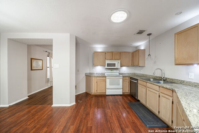 Listing photo id 12 for 7842 Sandpiper Park