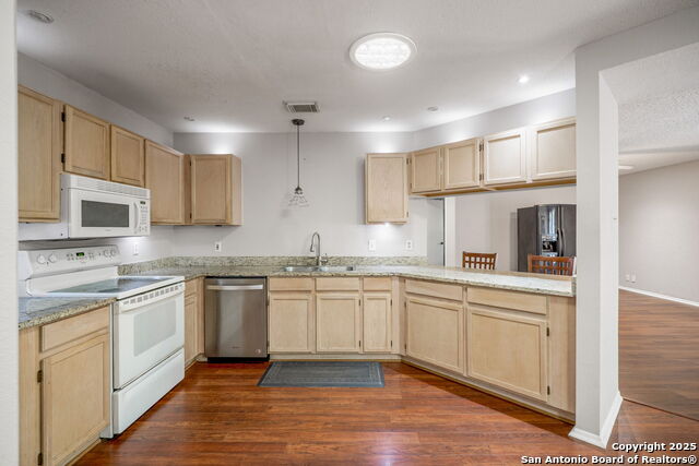 Listing photo id 14 for 7842 Sandpiper Park