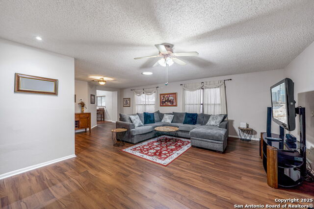 Listing photo id 4 for 7842 Sandpiper Park
