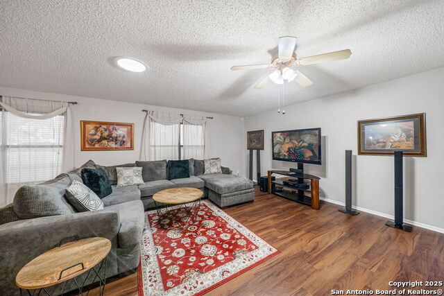 Listing photo id 6 for 7842 Sandpiper Park