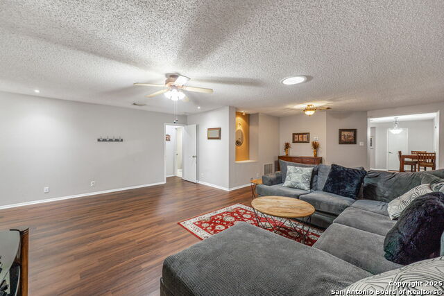 Listing photo id 7 for 7842 Sandpiper Park