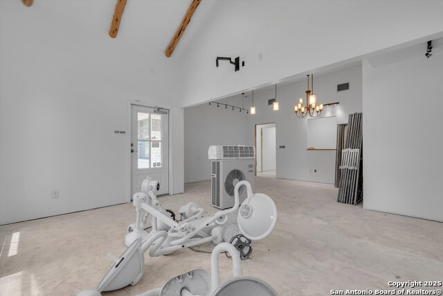 Listing photo id 8 for 6695 Tri County Pkwy