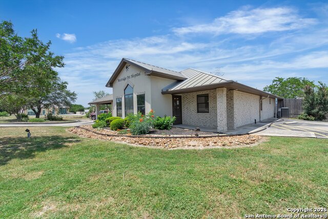 Listing photo id 0 for 6695 Tri County Pkwy