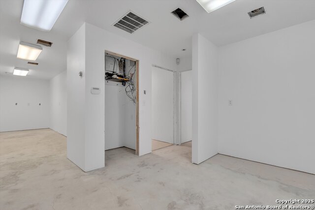 Listing photo id 19 for 6695 Tri County Pkwy