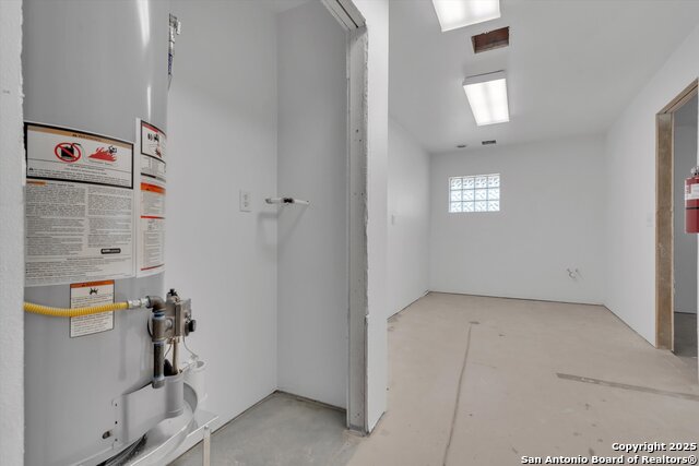 Listing photo id 20 for 6695 Tri County Pkwy