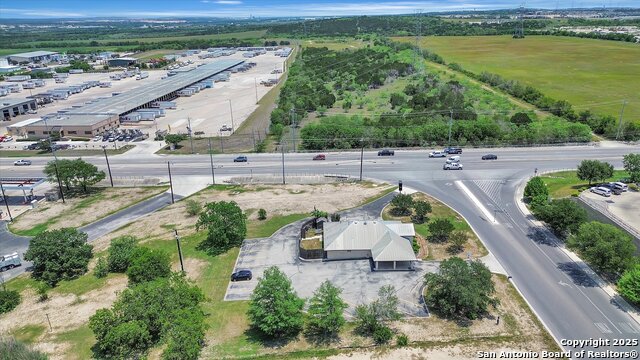 Listing photo id 22 for 6695 Tri County Pkwy