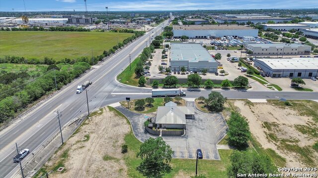 Listing photo id 24 for 6695 Tri County Pkwy