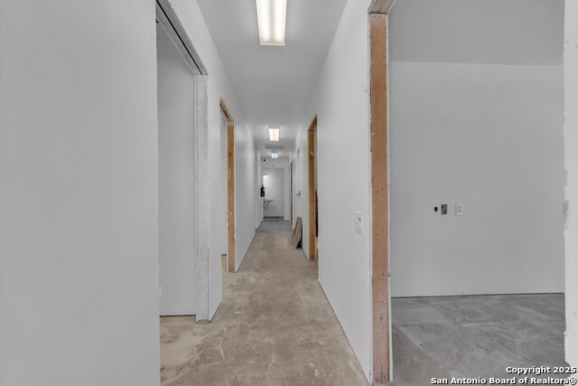 Listing photo id 4 for 6695 Tri County Pkwy