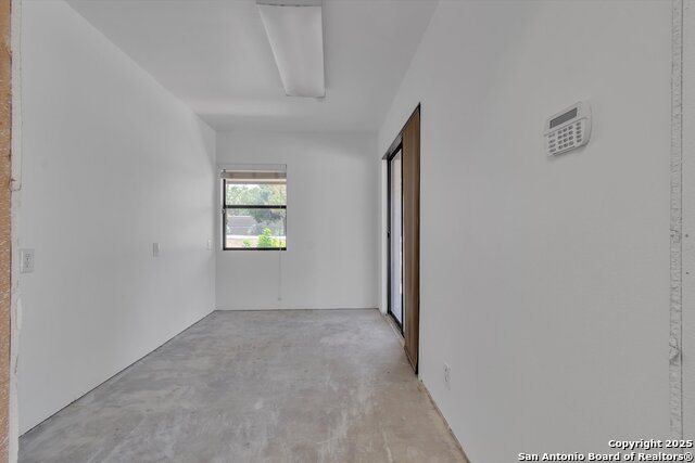 Listing photo id 5 for 6695 Tri County Pkwy