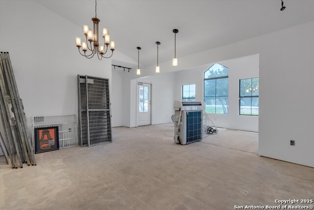 Listing photo id 7 for 6695 Tri County Pkwy